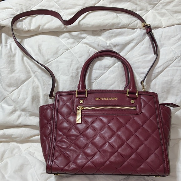 Like new  Michael Kors Selma bag for the fall beautiful quilted bag - Picture 4 of 16